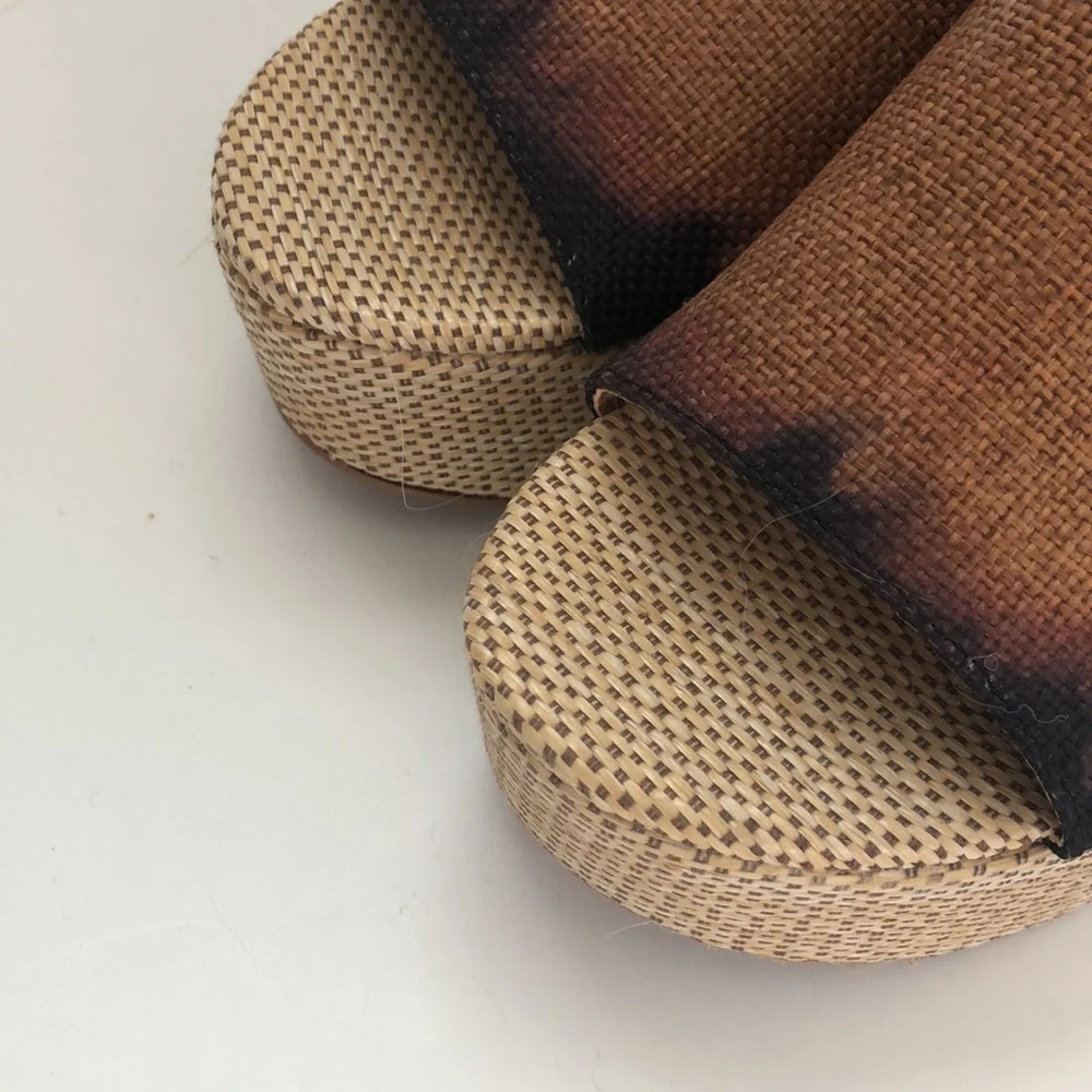 NWOT Vince Camuto Gadgen platform wedge sandals!
